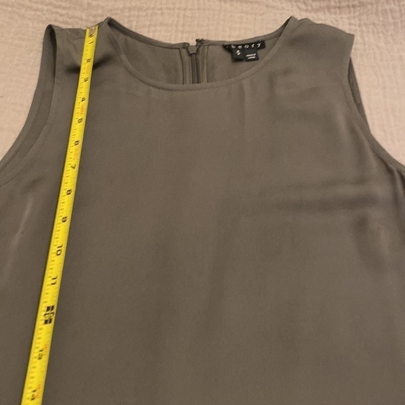 Theory 100% silk blouse . Very good condition. Size S - Picture 7 of 10